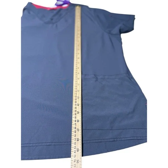 Carhartt Gray Scrubs Top Short Sleeve Size 2X - Multi Pockets - Pink Accents - Picture 6 of 6